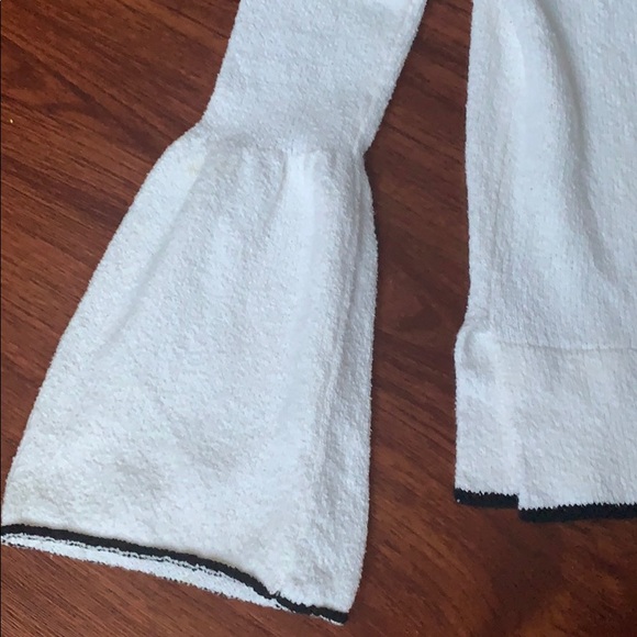 🔥FREE with any purchase cute sweater with bell sleeves - Picture 3 of 3